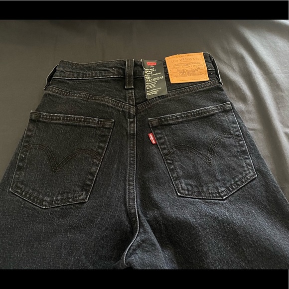 Levi's® Premium
RIBCAGE STRAIGHT ANKLE WOMEN'S JEANS - Picture 8 of 9